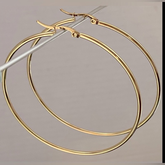 FASHION JEWELRY HOOPS EARRINGS STAINLESS STEEL CLASSIC FOR WOMEN’S  GOLD COLOR - Picture 1 of 7